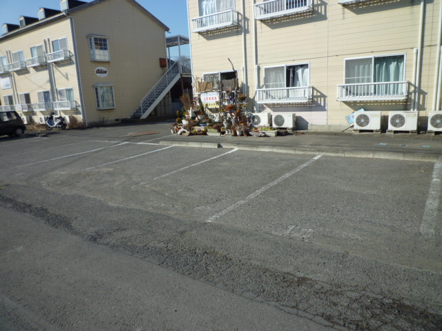 Parking lot. One Free