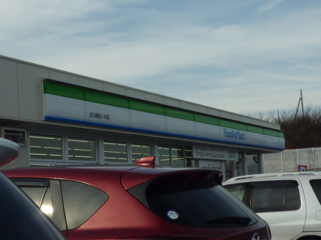 Convenience store. 577m to FamilyMart Shibukawa Ishihara store (convenience store)