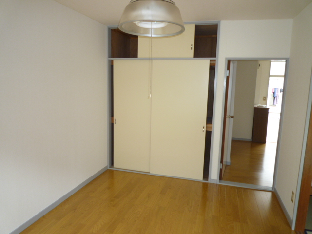 Receipt. Western-style closet, There are upper closet.