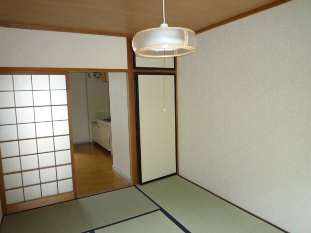 Receipt. Japanese-style storage, There upper closet.