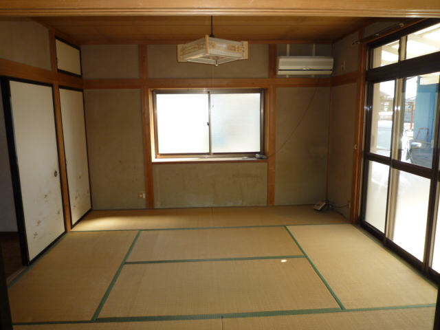 Living and room. Day good