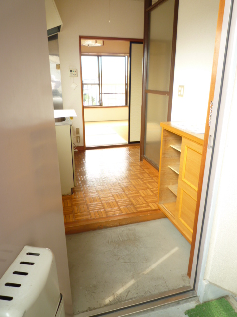 Entrance. There cupboard