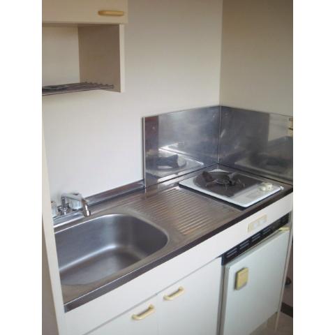 Kitchen. 2.5 Pledge kitchen space