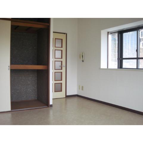 Living and room. 7.7 Pledge of Western-style