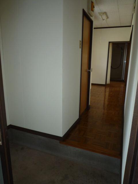 Entrance. Entrance inside