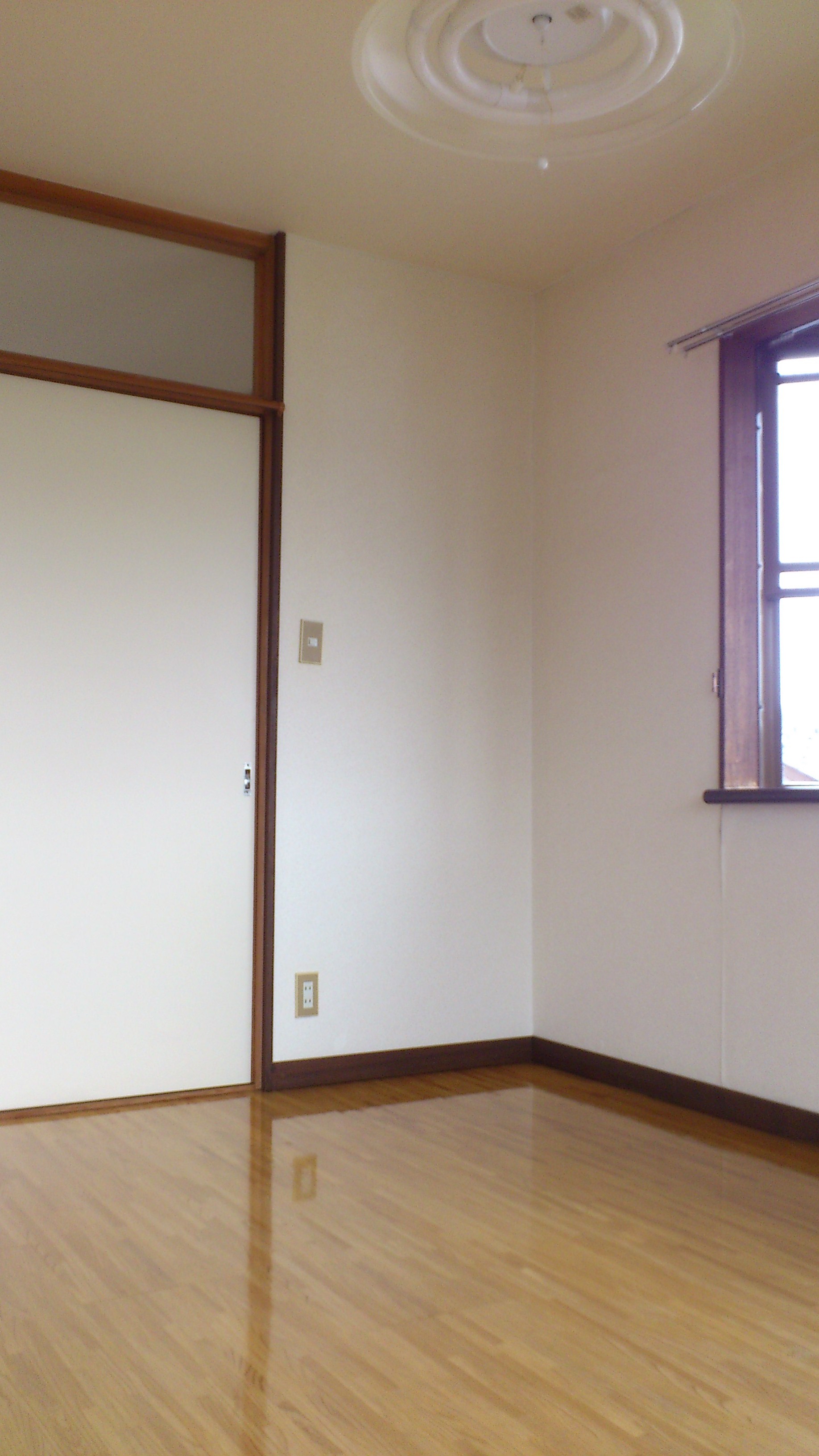 Living and room. Western-style 6 Pledge