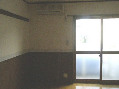 Living and room. Room 1