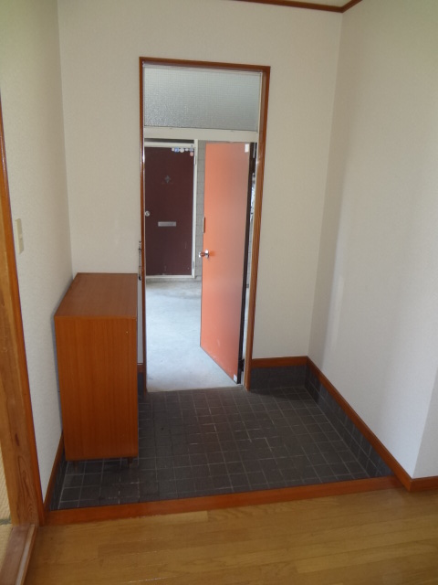 Entrance. It is clear there is entrance! 