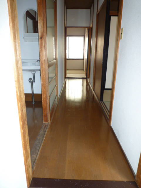 Other room space. Corridor