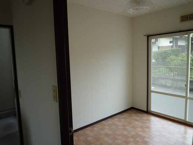 Other room space. Western-style room