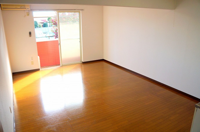 Living and room. Without the entire building sunny!