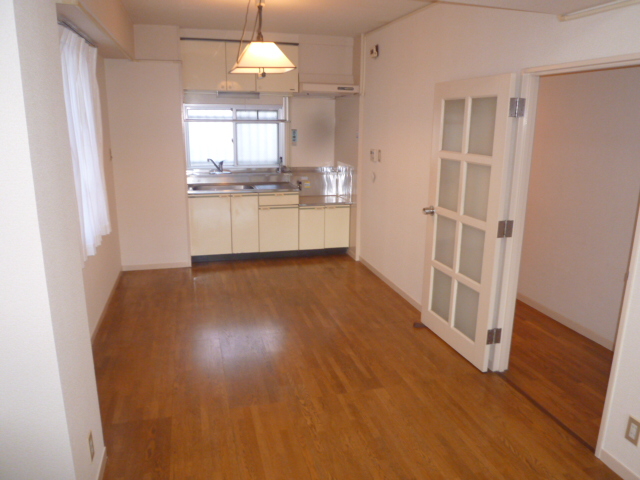 Kitchen. Spacious DK