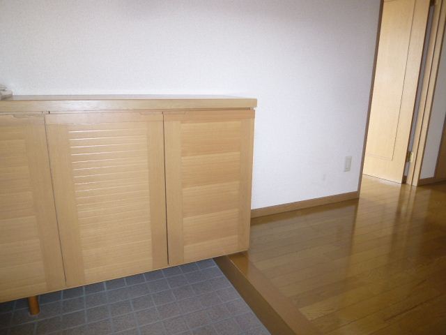 Entrance. Entrance with a shoebox that you can store plenty.