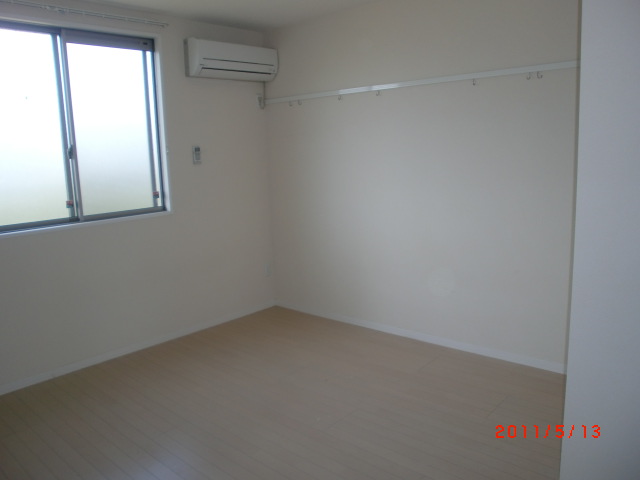 Other room space. North Western-style 5.5 Pledge, Air-conditioned