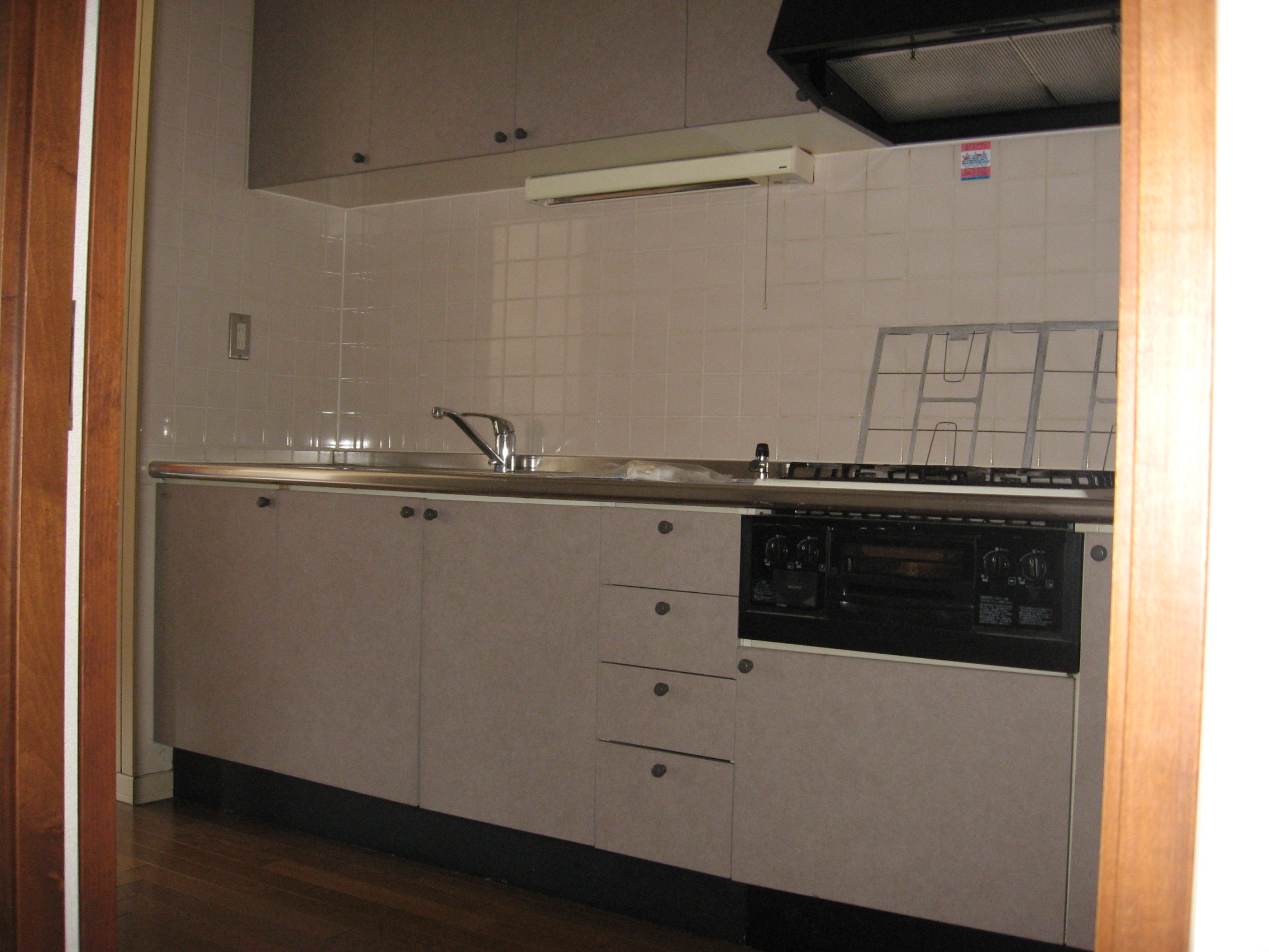 Kitchen. System kitchen (gas range ・ With hanging cupboard)