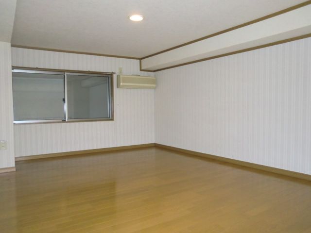 Other room space. Spread of the loft is freely use.