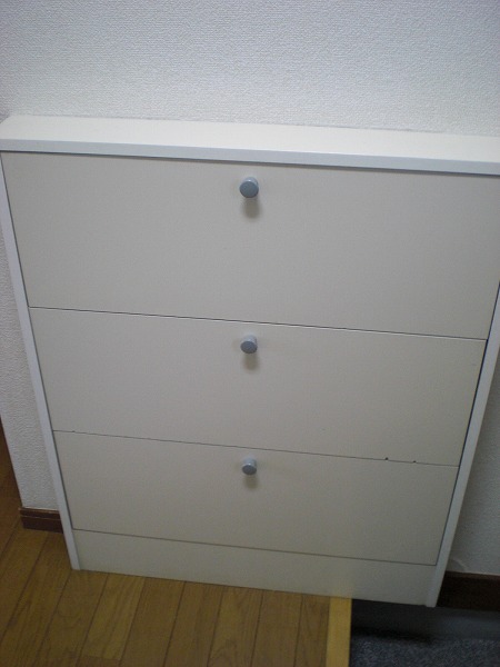 Receipt. There are shoe rack! 