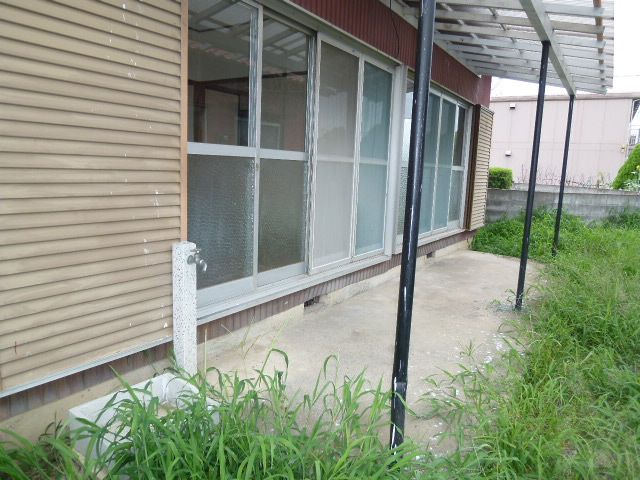 Garden. It is with terrace. 