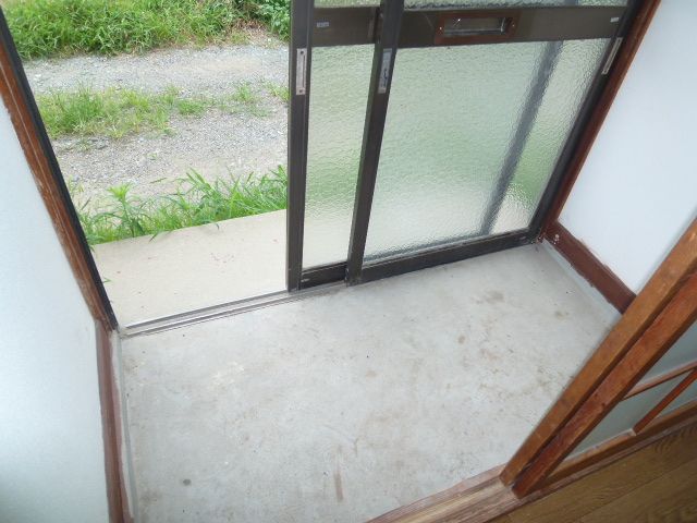 Entrance. It is the entrance of the easy-to-use size. 