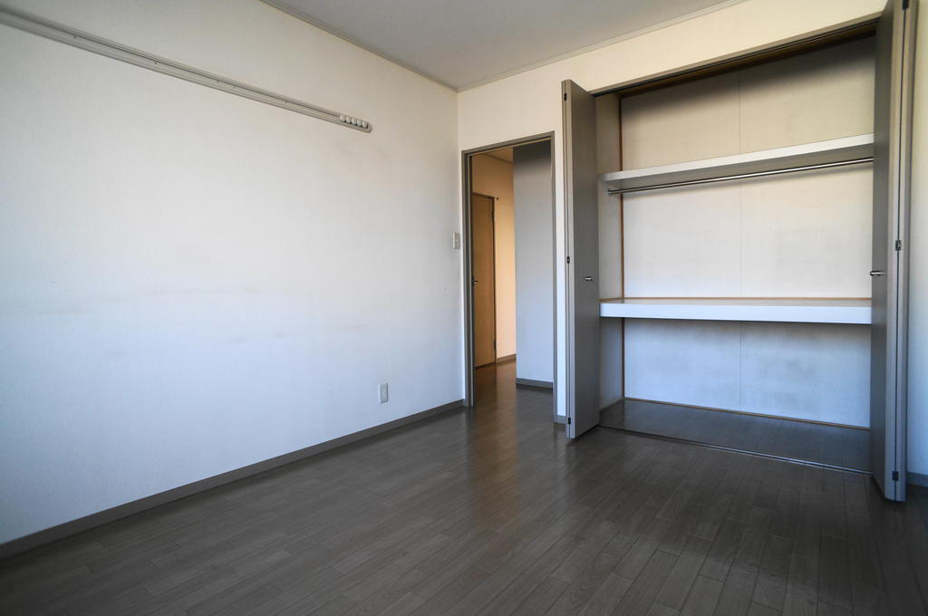 Other room space. Western-style 6 Pledge