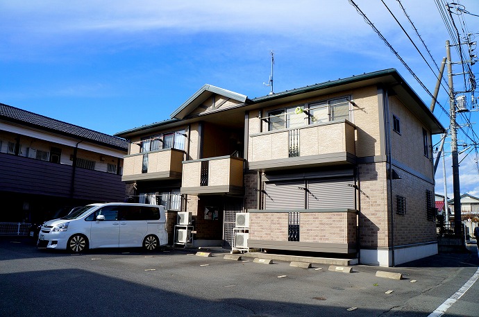 Building appearance. A quiet residential area! All houses angle is room!
