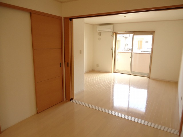 Living and room. Western-style from the living room.