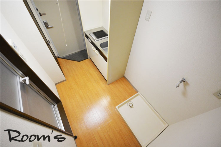 Kitchen. Kitchen space. Washing machine in the room. 