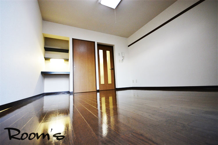 Living and room. Spacious 7.85 Pledge of room. 