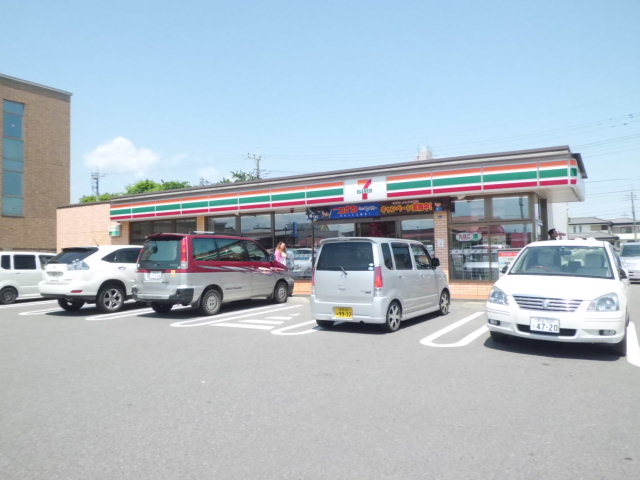 Convenience store. 489m to Seven-Eleven (convenience store)