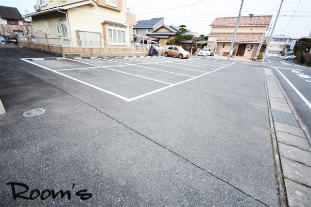 Parking lot. Spacious stop easy parking. 