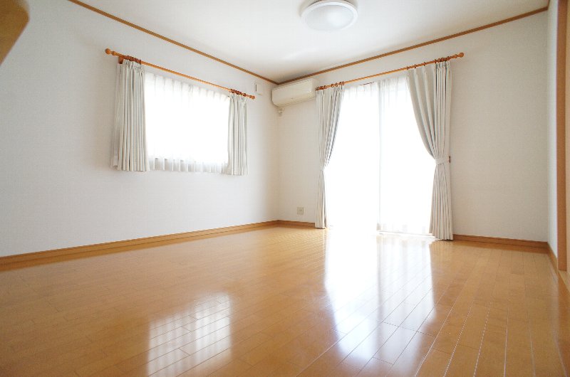 Living and room. South-facing bright living