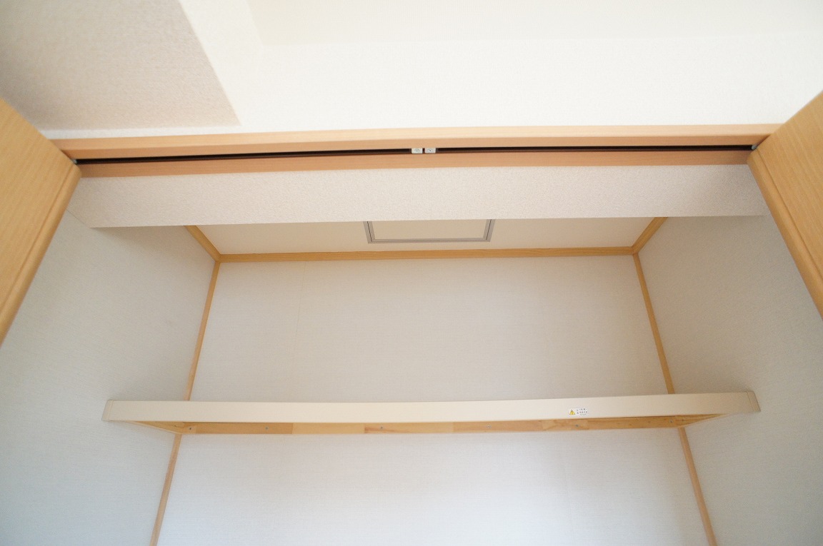 Receipt. Full open folding door closet! 