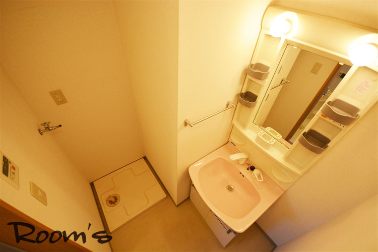 Washroom. Shampoo dresser. Independent washroom.