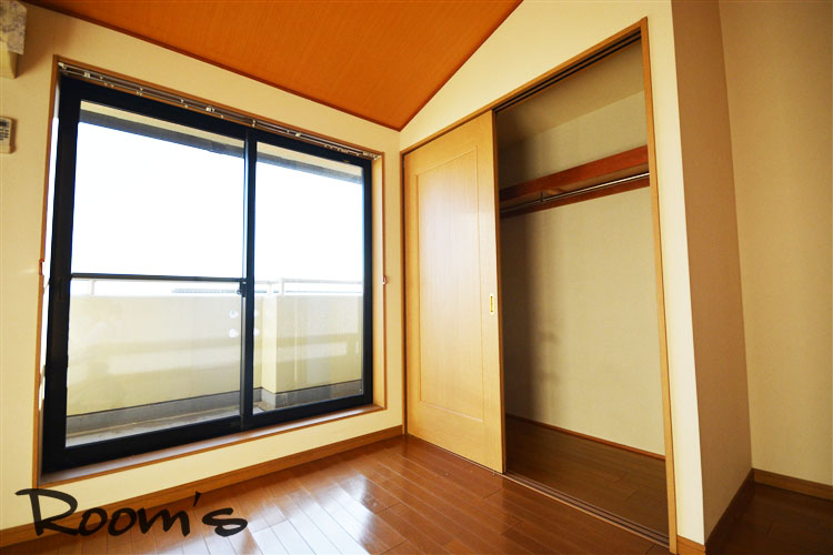 Living and room. South Western-style housing.