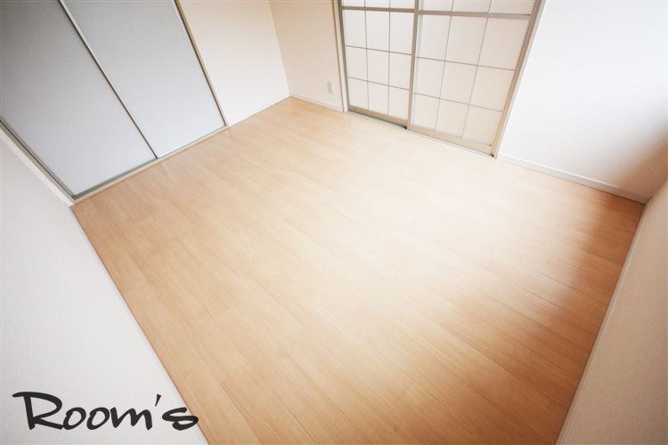 Living and room. South Western-style is very bright.