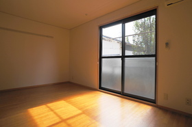 Living and room. Western-style 9.5 Pledge