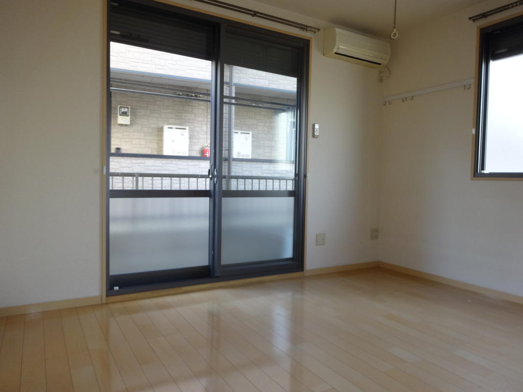 Living and room. It is safe in double sash ☆