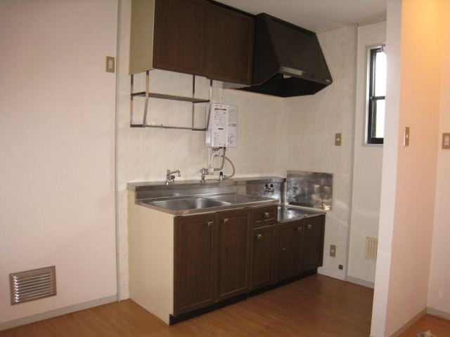 Kitchen. It will Hakadori also dishes a gas stove can be installed