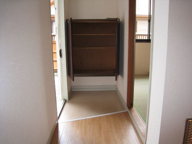 Entrance. Entrance You can also use the cleaner with a shoebox