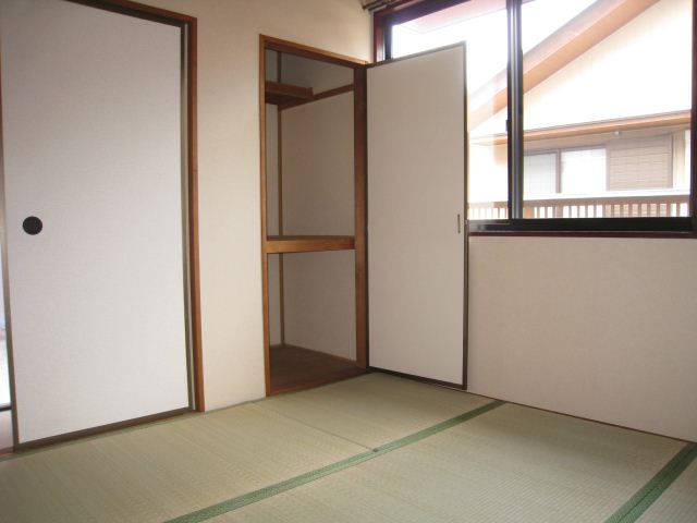 Living and room. There are housed in each room