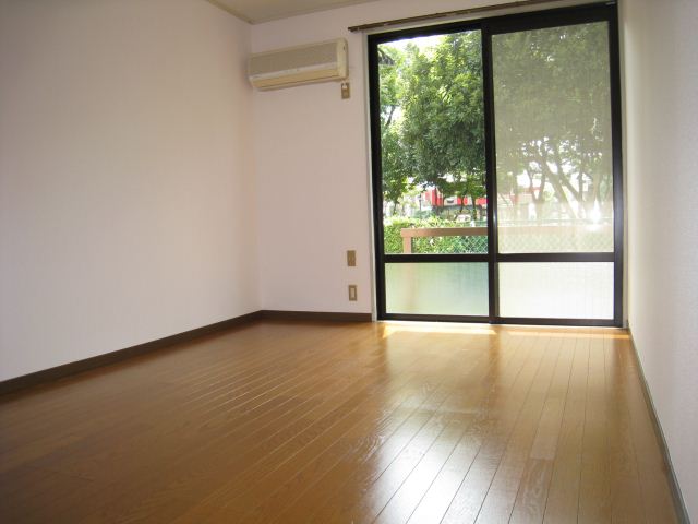 Living and room. Per day is a good Western-style