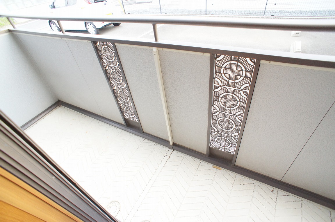 Balcony. Wide of the south-facing ~ Have a balcony!