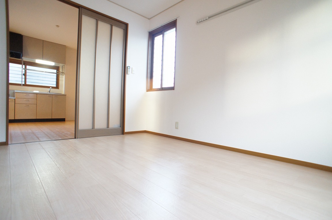 Living and room. It is the joinery of open write-through.