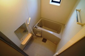 Bath. Bathroom with reheating! 