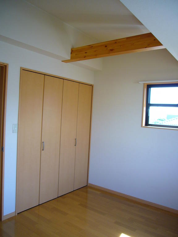 Living and room. 2F north Western-style. It is very bright! 