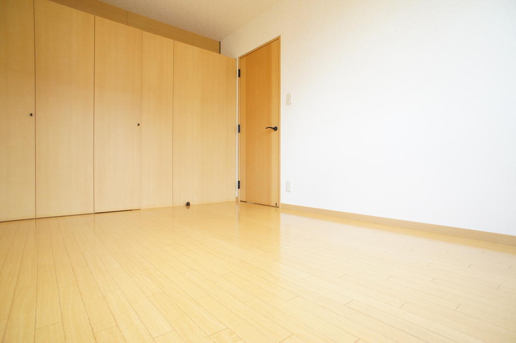 Other room space. 6 Pledge of Western-style also with closet. 