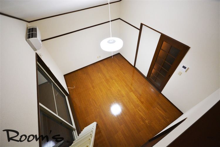 Living and room. View from loft. 