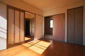 Living and room. Western-style 6 Pledge