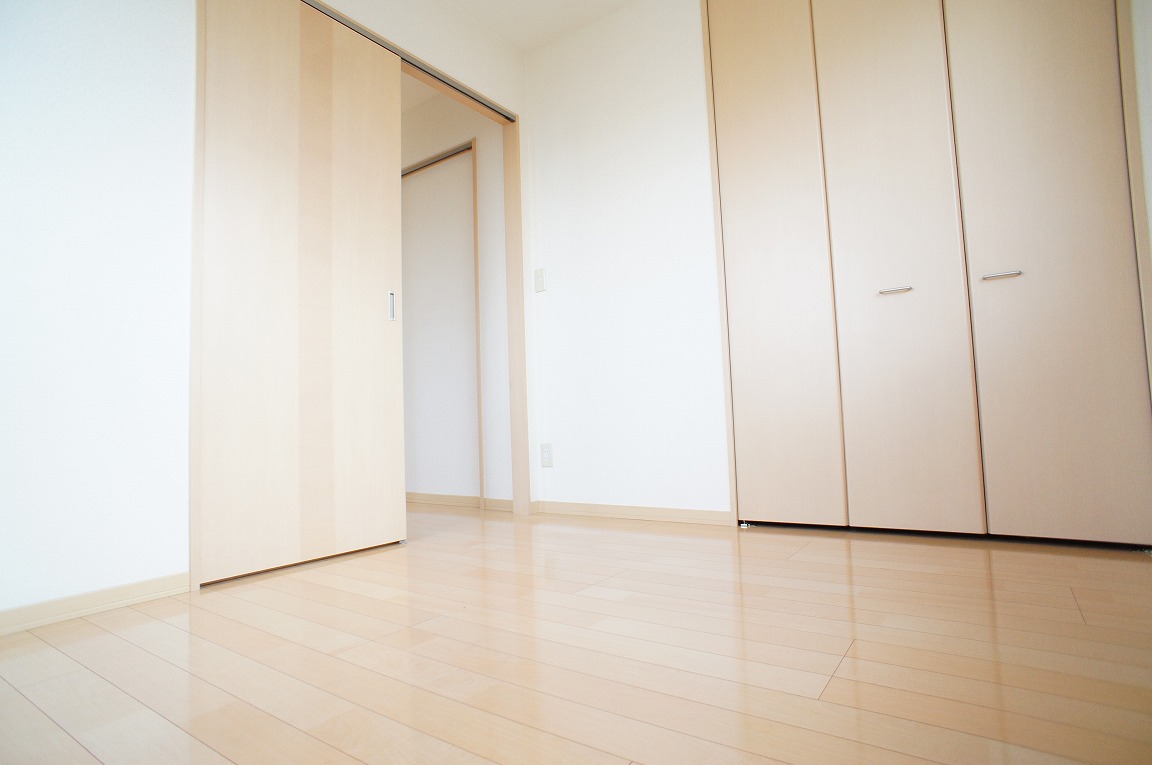 Other room space. 5 Pledge of Western-style.