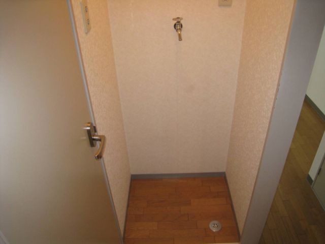 Other room space. Free is the Laundry Area of ​​ring tone. 